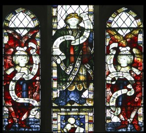 천사들 사이의 예언자 성 이사야_by Charles Eamer Kempe_photo by Lawrence OP_in the church of St John the Evangelist in Cowley of Oxford_England.jpg